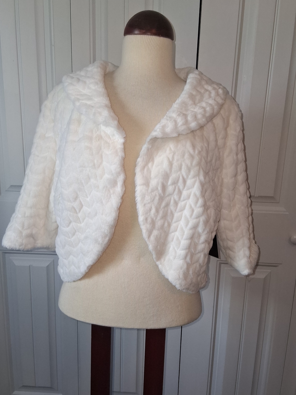 Tacera Cream/Ivory Faux Fur Cropped Bolero Shrug Jacket Size XLarge